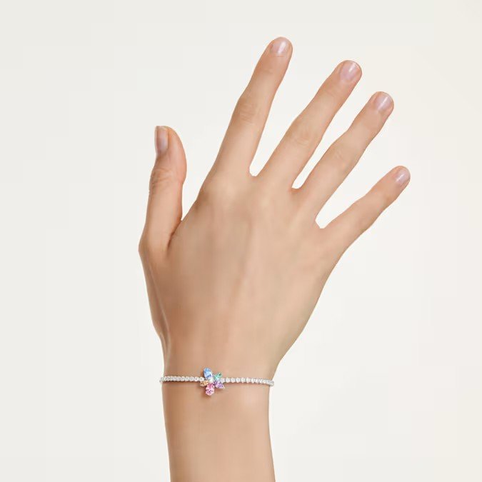 ariana-grande-x-swarovski----------swarovski-5749187.avif