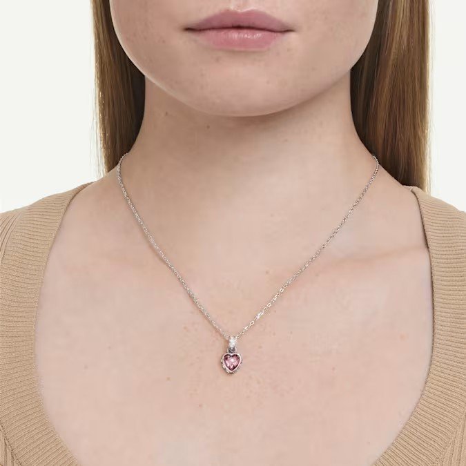 chroma--------swarovski-5757789.avif